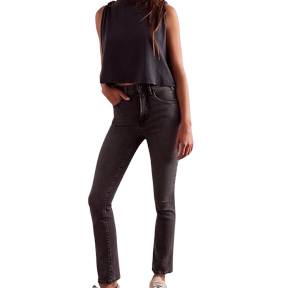 NWOT We The Free Low Maintenance Mid Rise Crop, Size 32